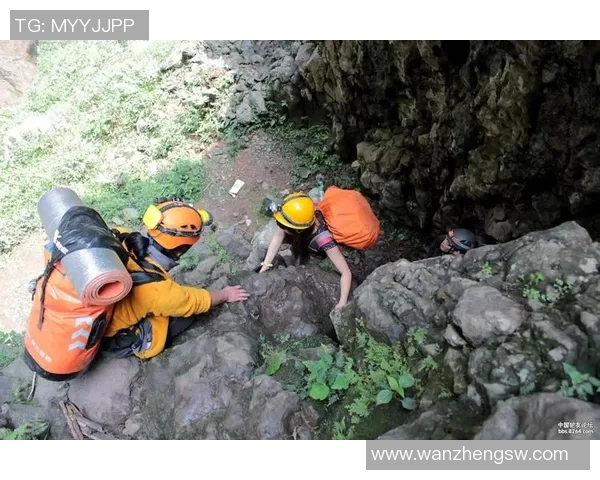 南京攀岩队的防守策略分析与攀岩热点探讨